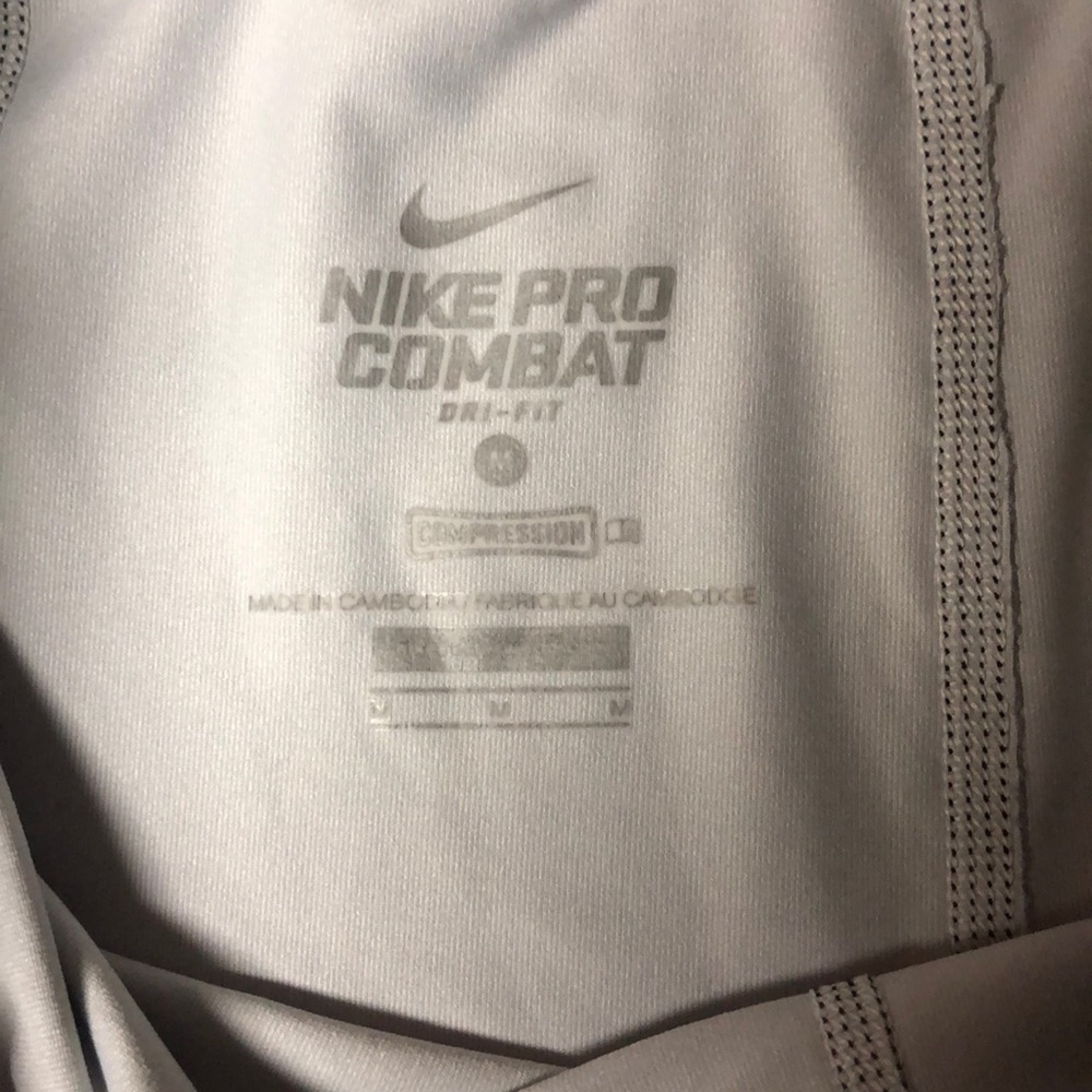 Nike women’s athletic gear - Picture 3 of 3